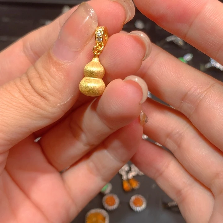 H***y翡翠银S925镶嵌颈饰提溜