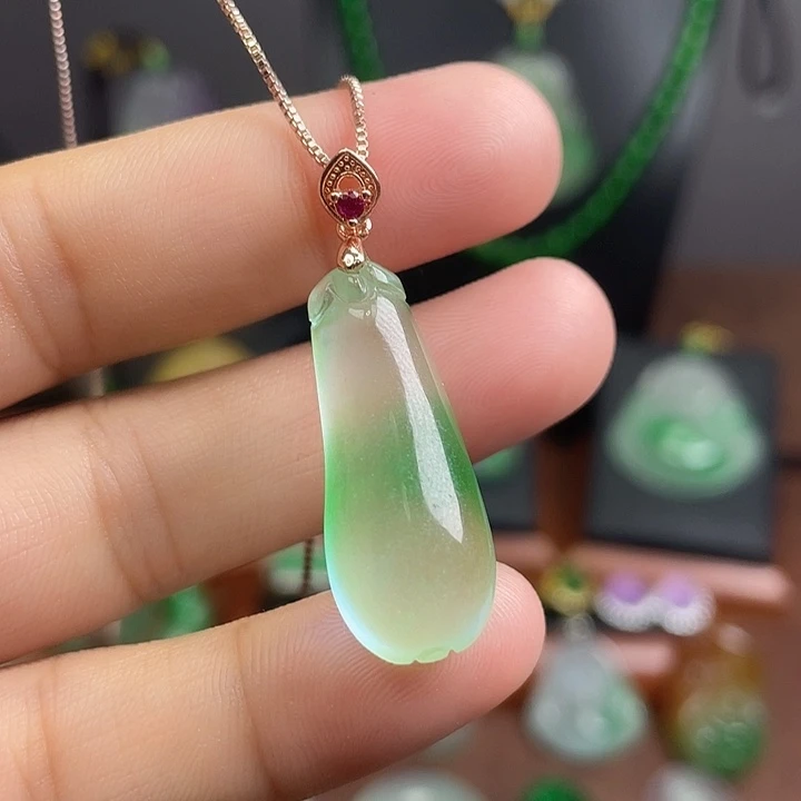 翡翠未镶嵌吊坠(赠链)