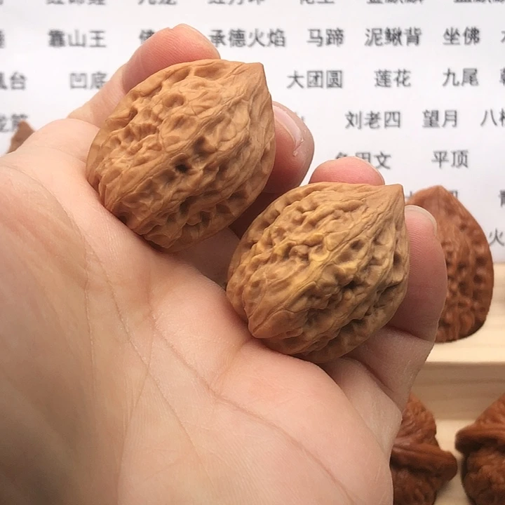 把件文玩核桃野鸡手捻，边28，有点浮黄