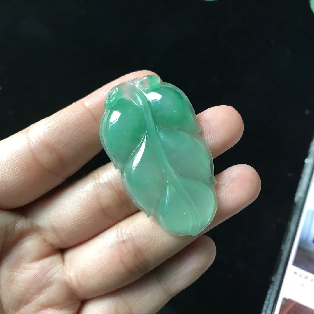 非洲翠精美叶子吊坠44.8*26.3*6.2mm