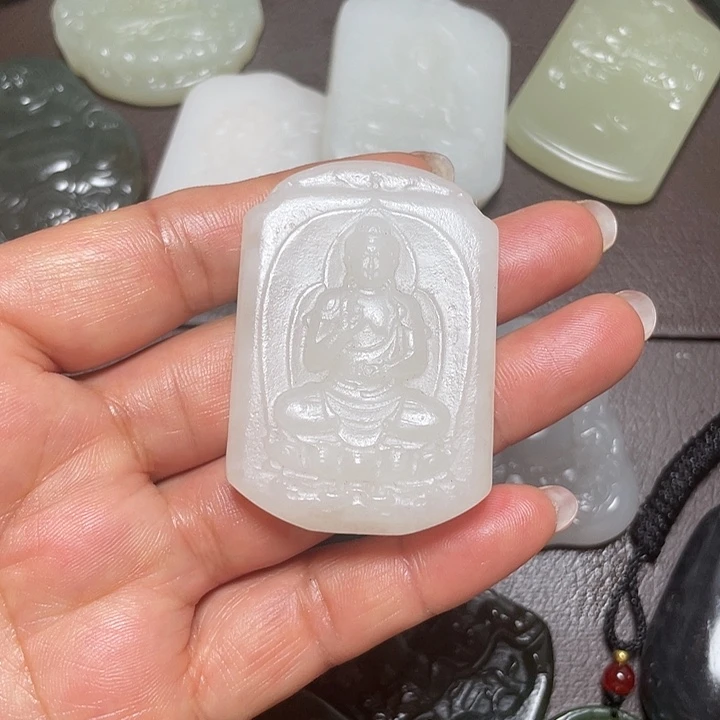 溧***店和田玉未镶嵌颈饰