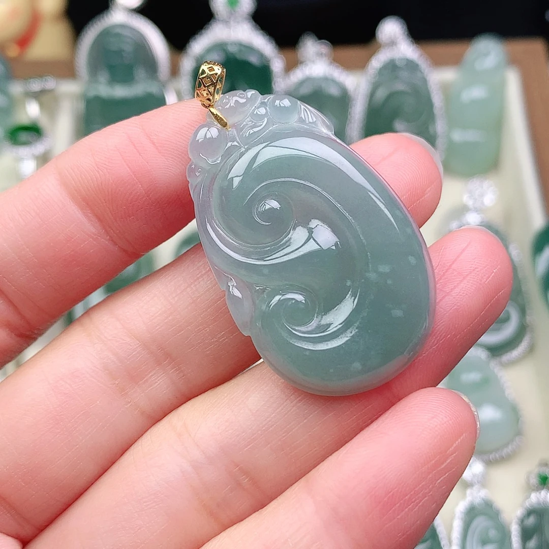 翡翠18K金镶嵌颈饰吊坠