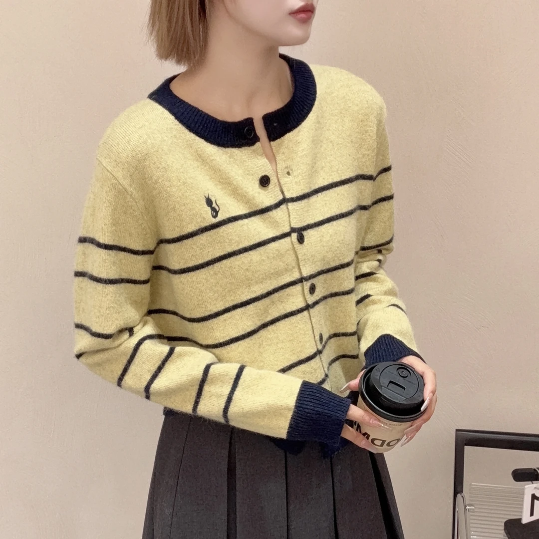 2025  冬 文艺风条纹软糯开衫毛衫