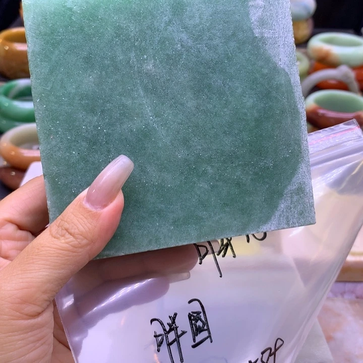 石英质玉235799987655未镶嵌月*儿