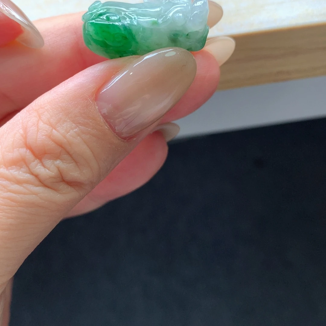 翡翠未镶嵌颈饰吊坠