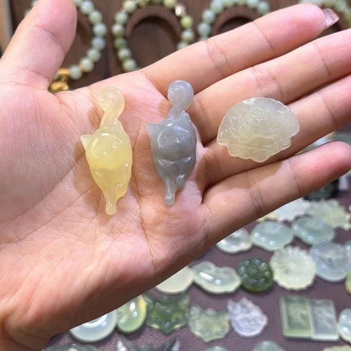 未镶嵌蛇纹石玉吊坠(不含链)不退不换