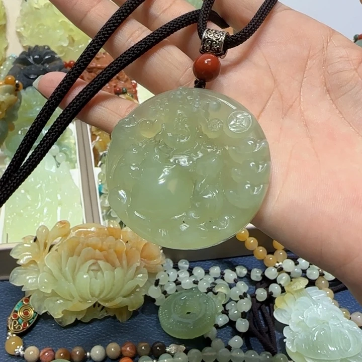 未镶嵌蛇纹石玉吊坠