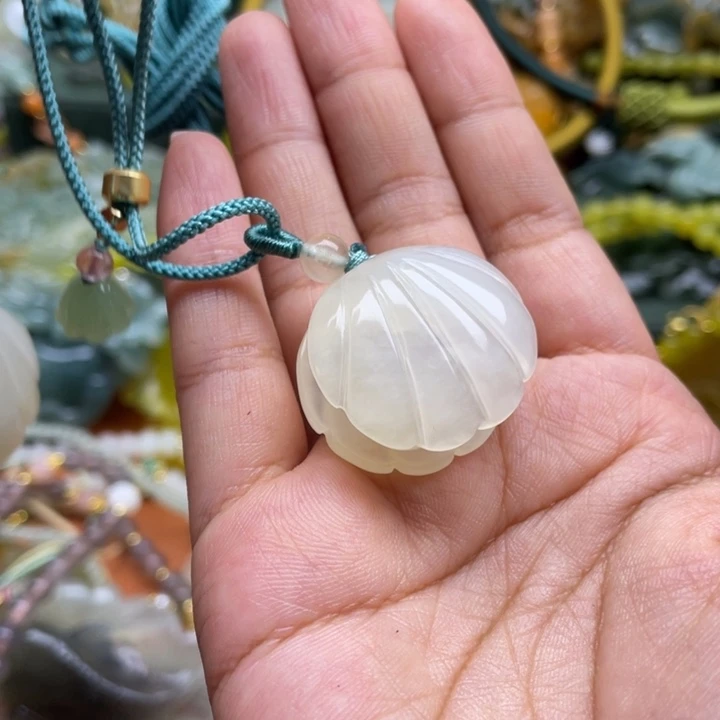 蛇纹石玉未镶嵌吊坠