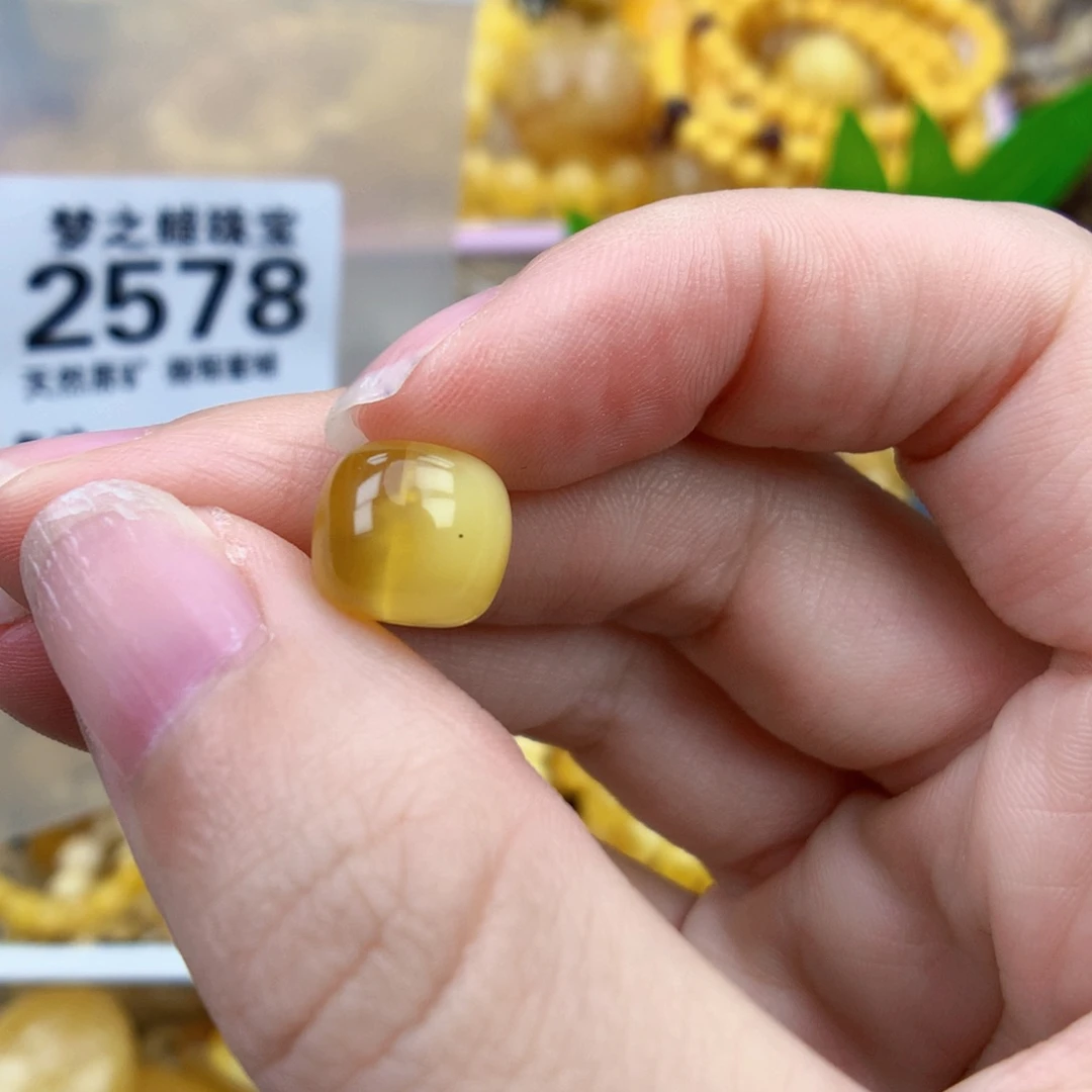 未镶嵌琥珀裸石10.2