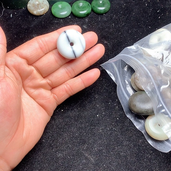 和田玉（糖玉）未镶嵌珠宝奇石