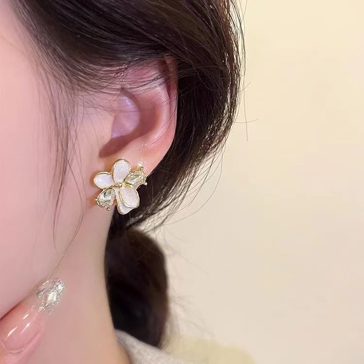 合金耳饰 轻奢风白色少女风耳钉小众鸢尾花耳饰素款百搭简约时尚
