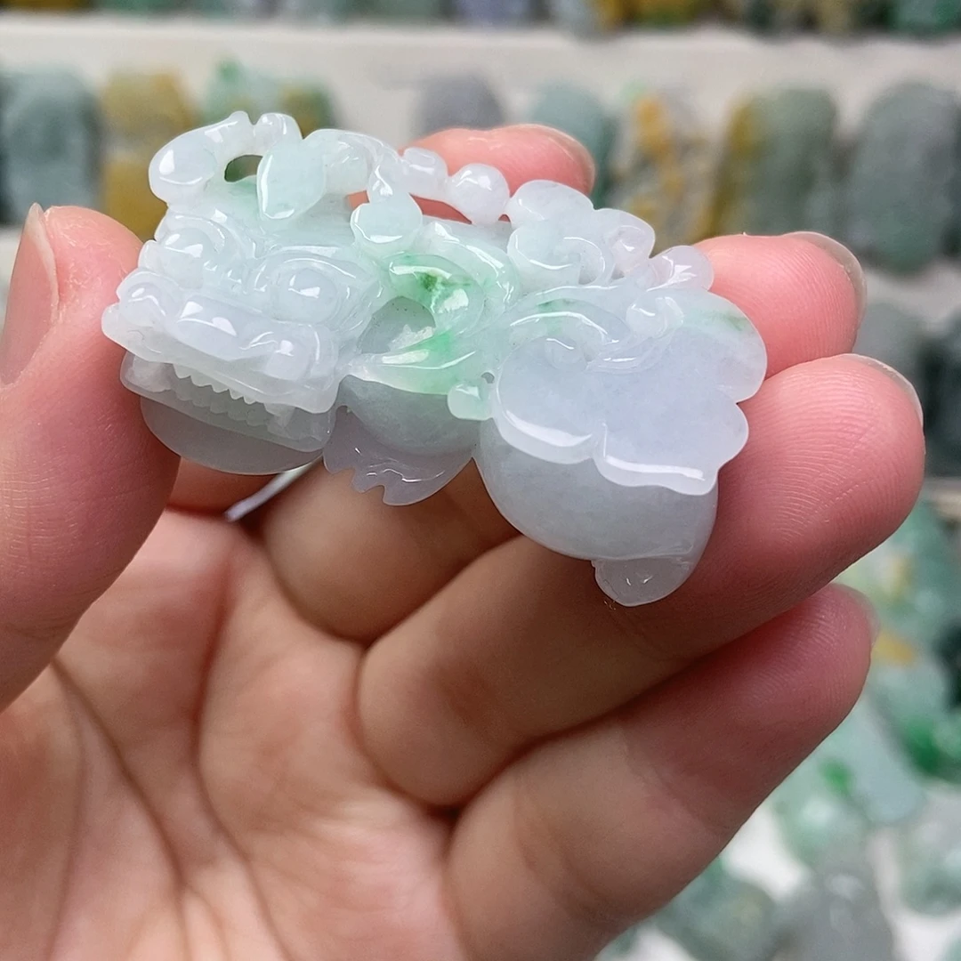 翡翠未镶嵌吊坠(赠链)