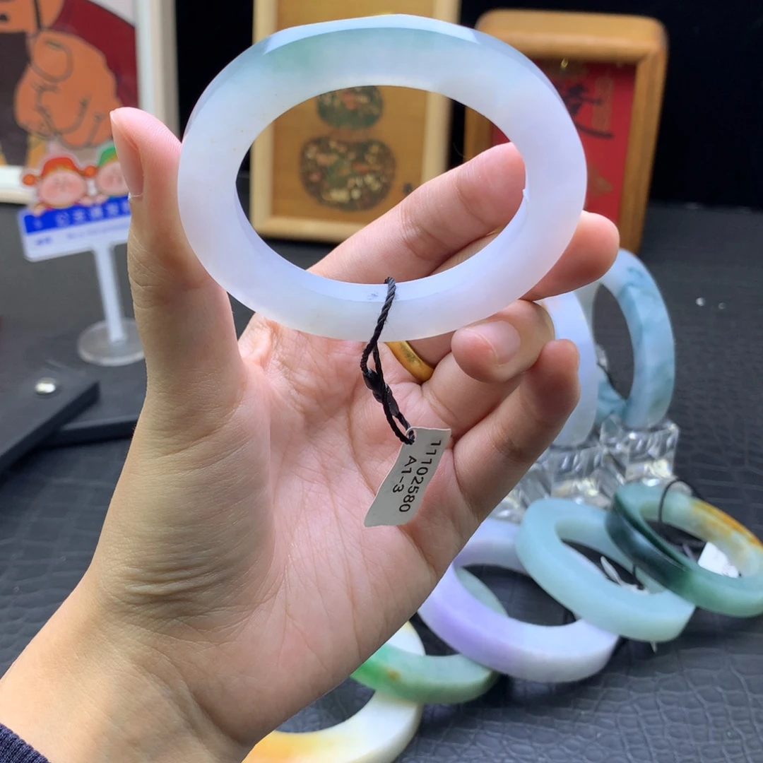 定制翡翠未镶嵌翡翠手镯