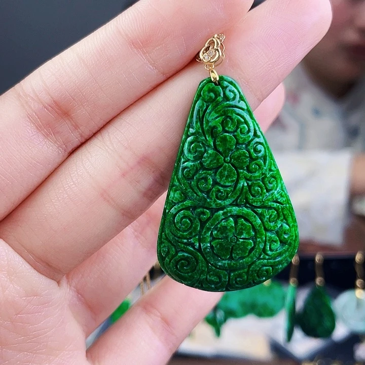 翡翠颈饰18K金镶嵌饰品