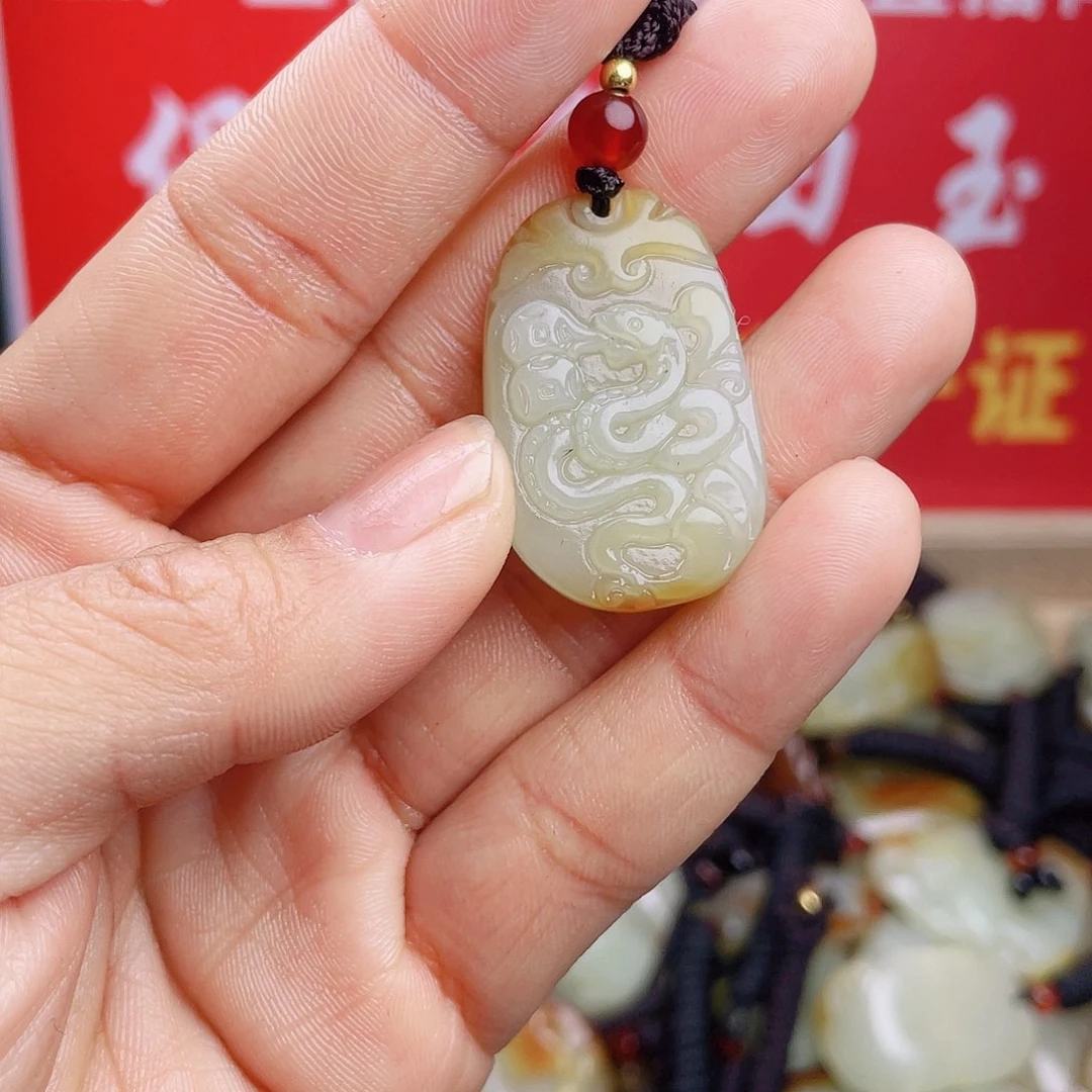 和田玉颈饰未镶嵌