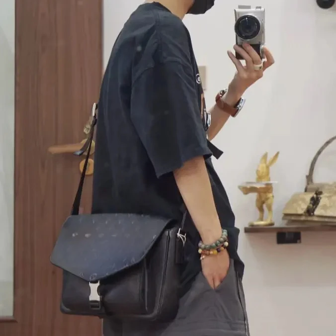 2025男士时尚邮差包单肩包29*11.5*23cm