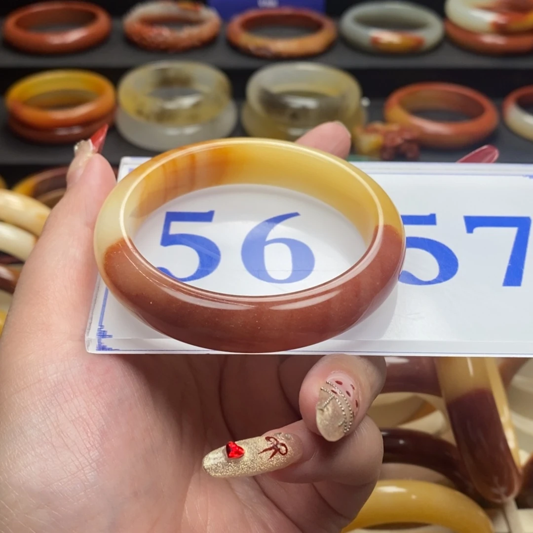 石英质玉（黄龙玉）手镯未镶嵌小***悦