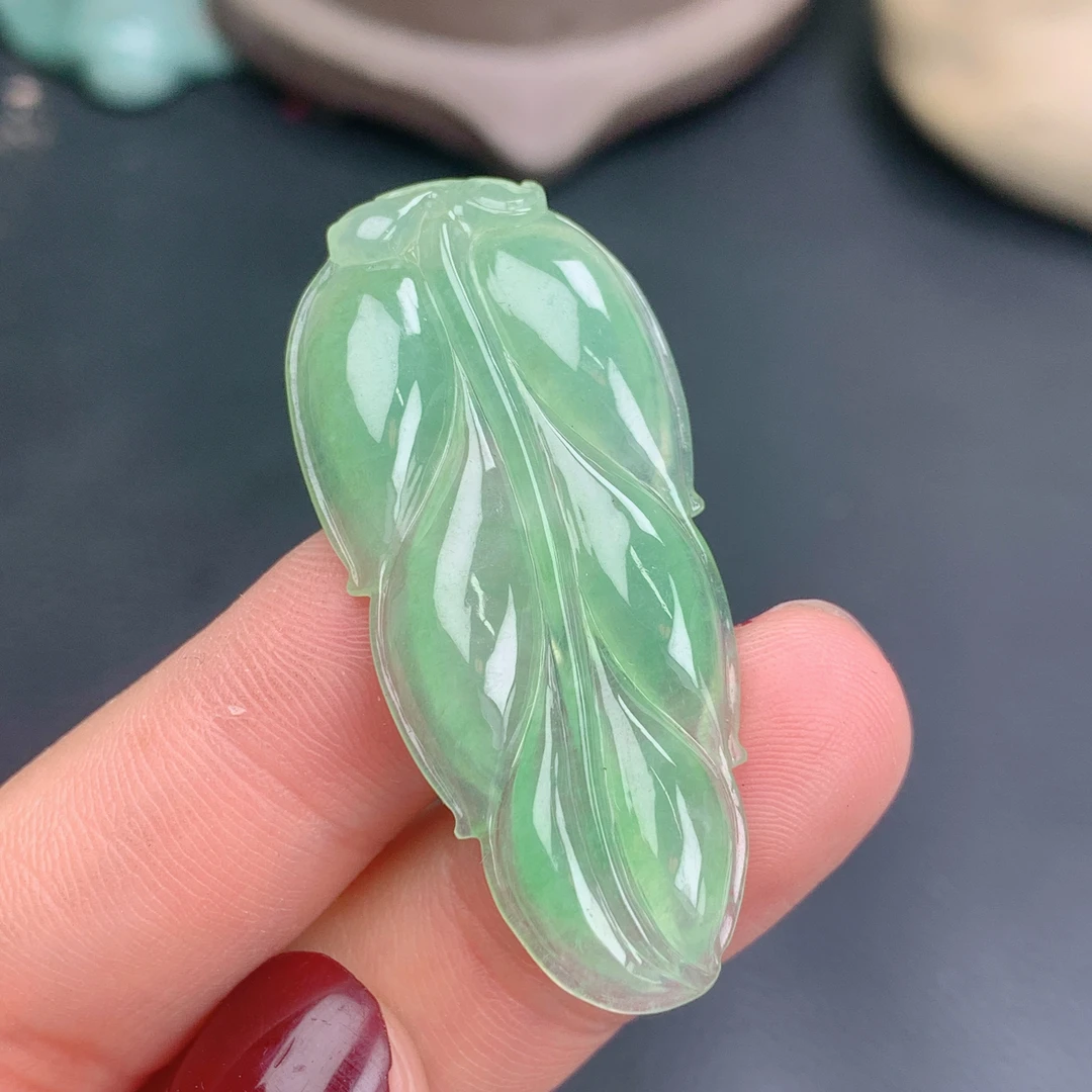 冰种浅绿金枝玉叶吊坠尺寸46.4～21.4～4.8mm7.38g