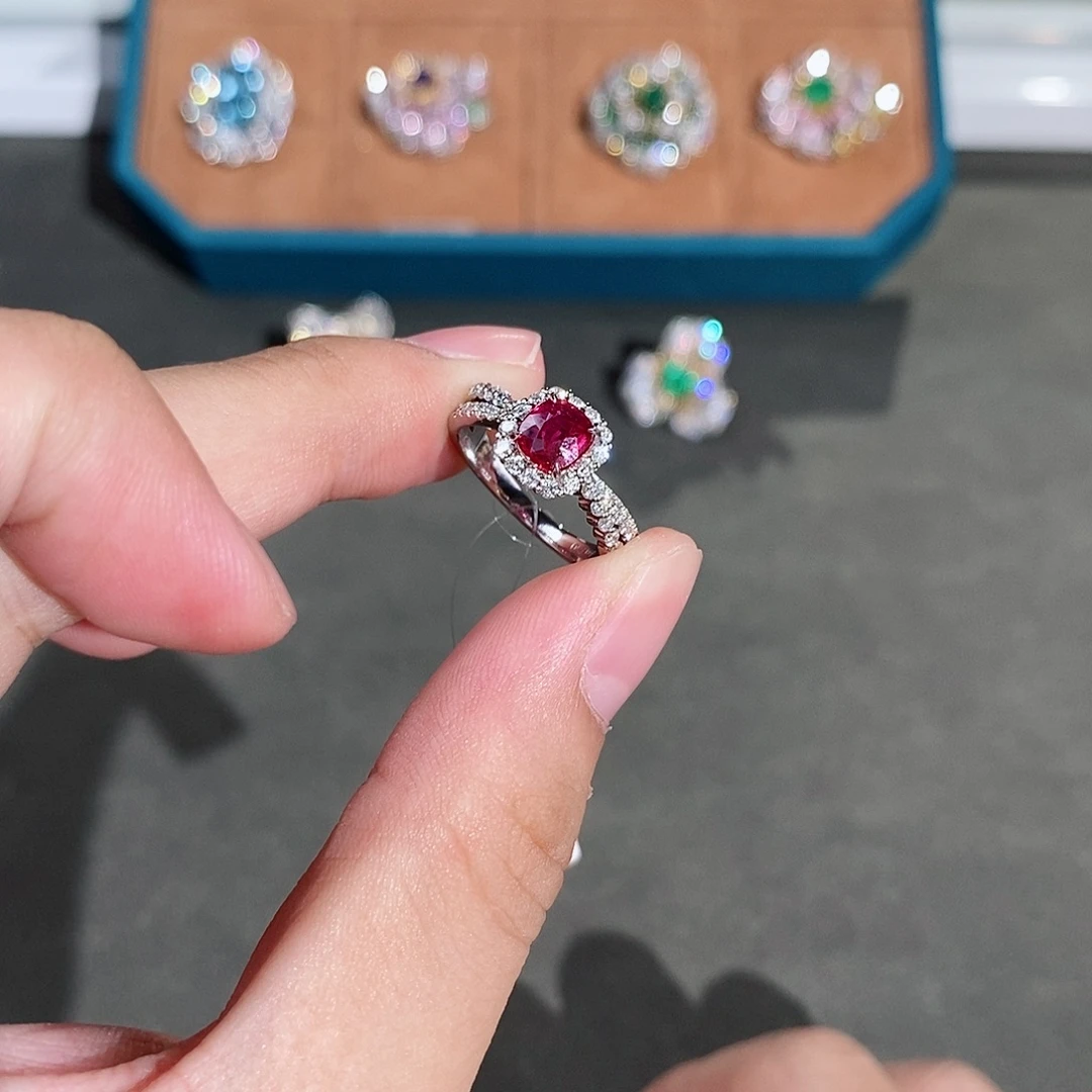 18K金镶嵌戒指红宝石1.02ct