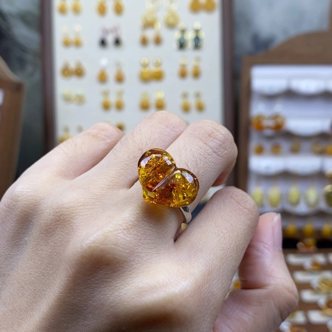 裸石琥珀未镶嵌成品