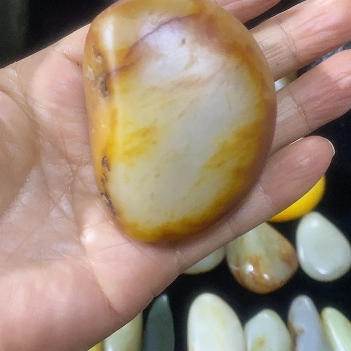 寒***隐未镶嵌和田玉（糖玉）挂件