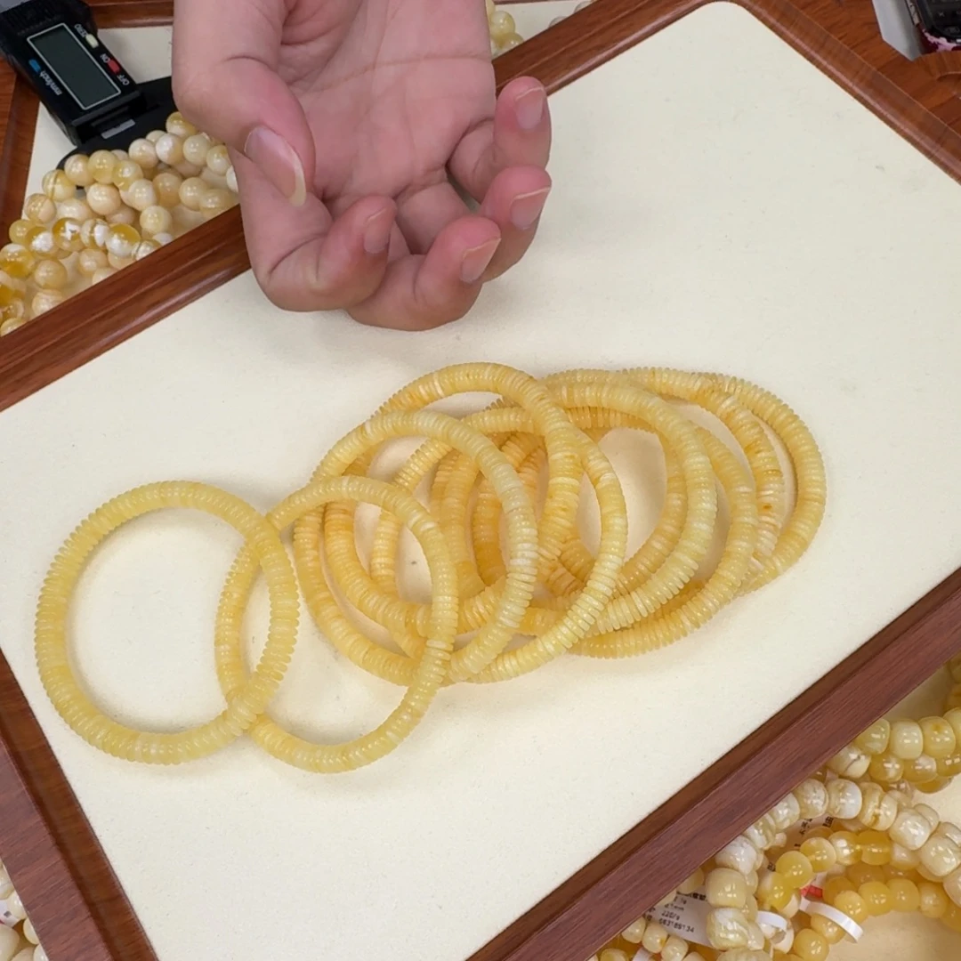 琥珀未镶嵌手链多样性发其一