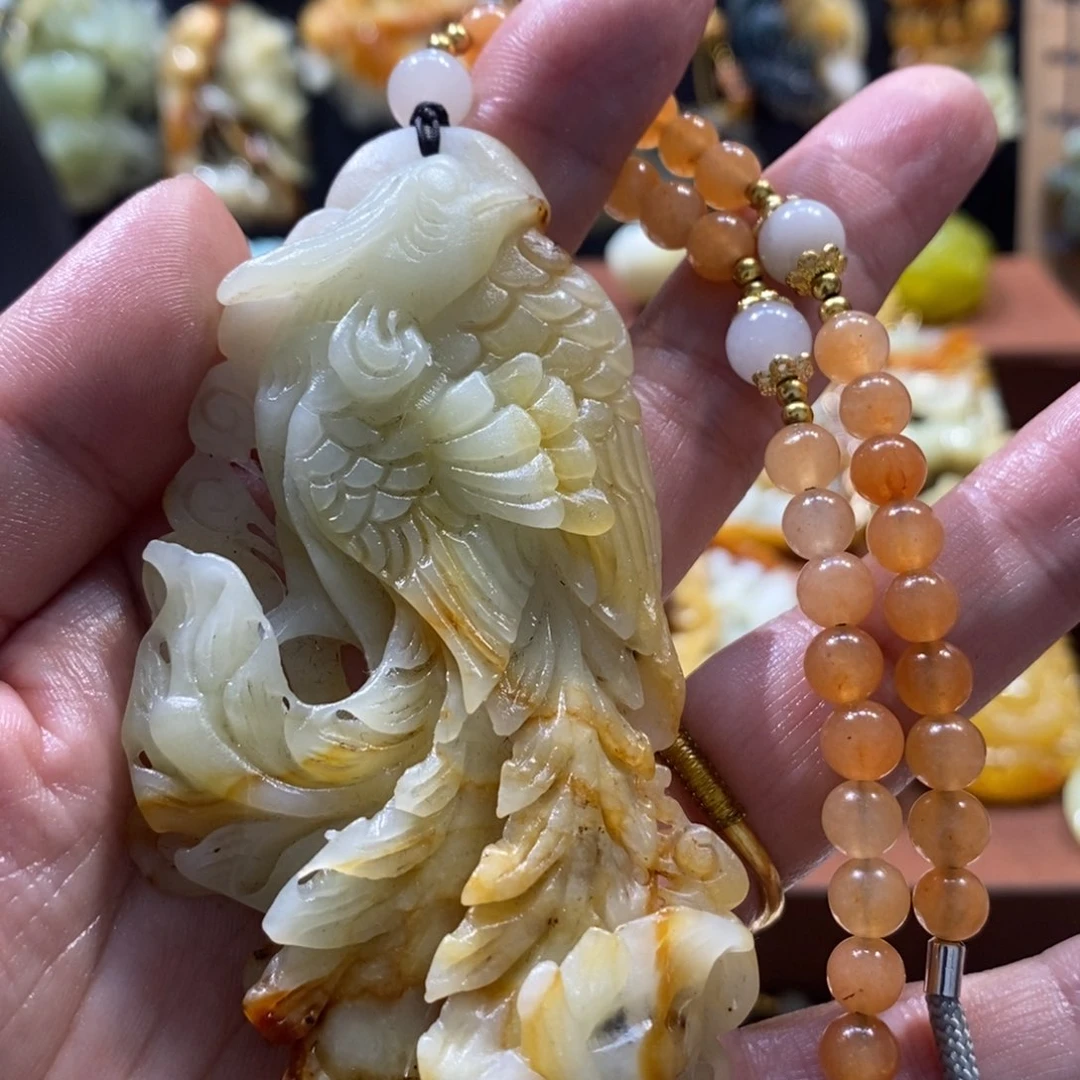 蛇纹石玉颈饰未镶嵌