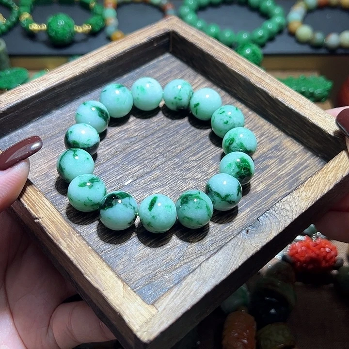 翡翠手串未镶嵌翡翠手串