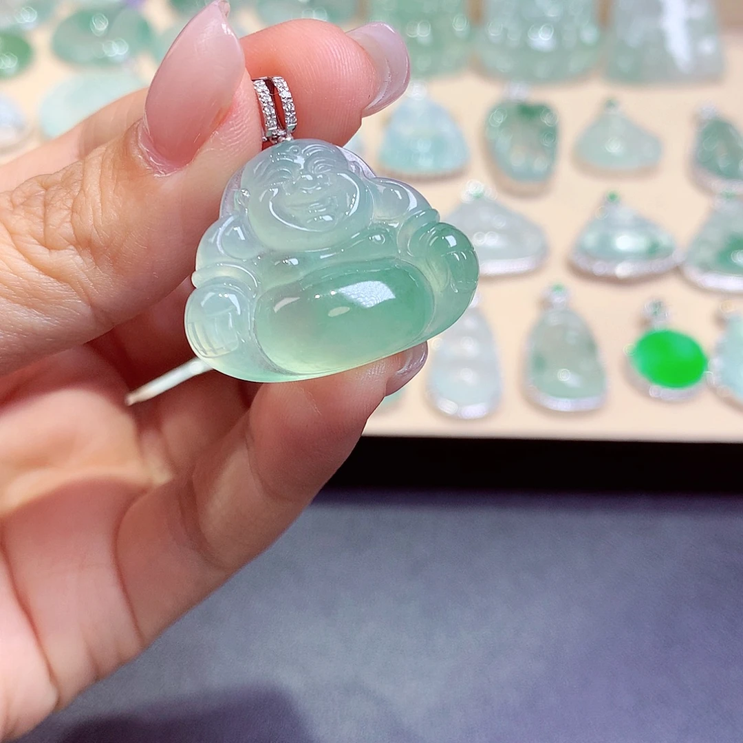 有***恐颈饰18K金镶嵌翡翠翡翠