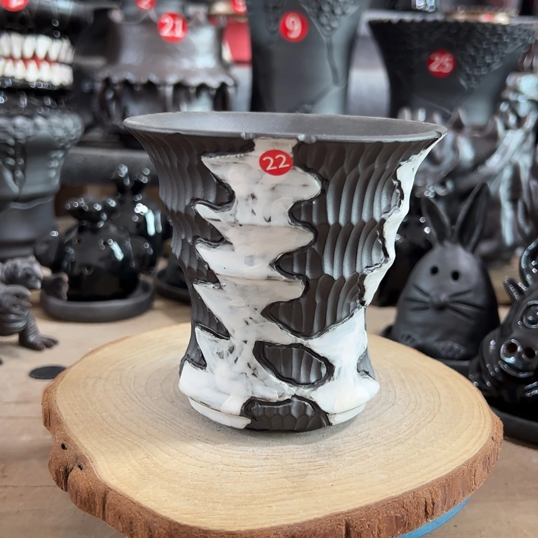 22号，手刻浮雕，口10高11