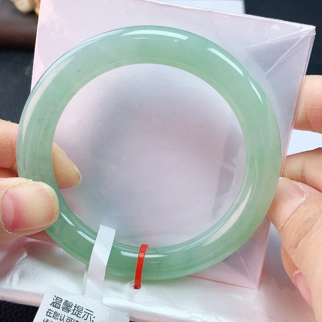 翡翠手镯未镶嵌55圈