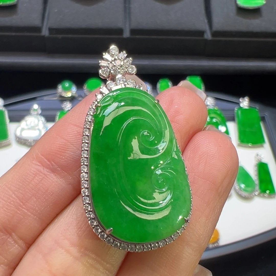 翡翠颈饰18K金镶嵌翡翠