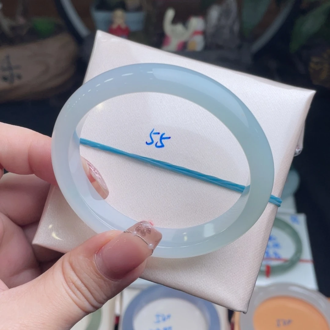 翡翠手镯未镶嵌翡翠手镯