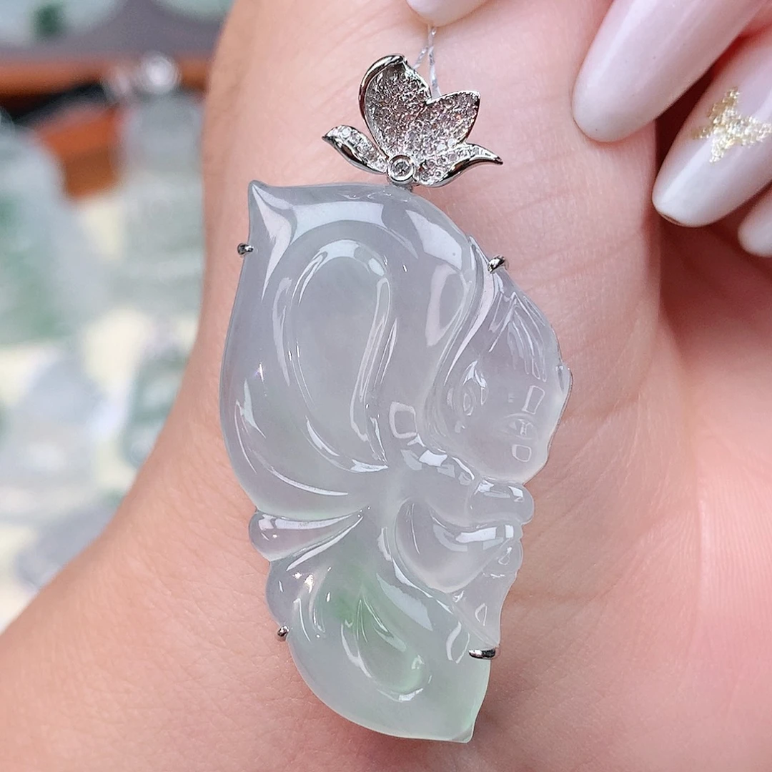 颈饰18K金镶嵌翡翠仙子