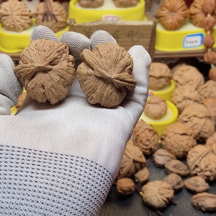 爱****吊坠文玩核桃白狮子