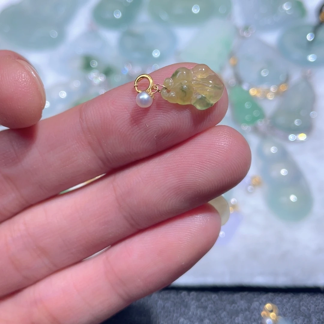 翡翠18K金镶嵌颈饰翡翠