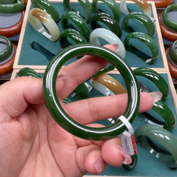 和田玉（碧玉）手镯未镶嵌秋**树