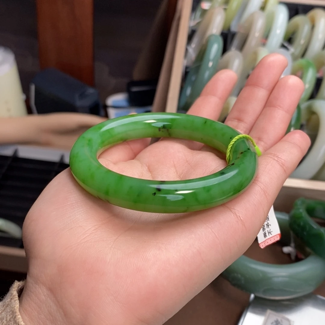 海***月和田玉未镶嵌手镯