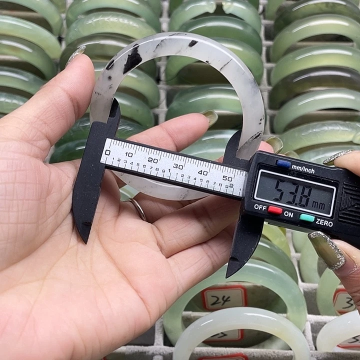 蛇纹石玉未镶嵌手镯15