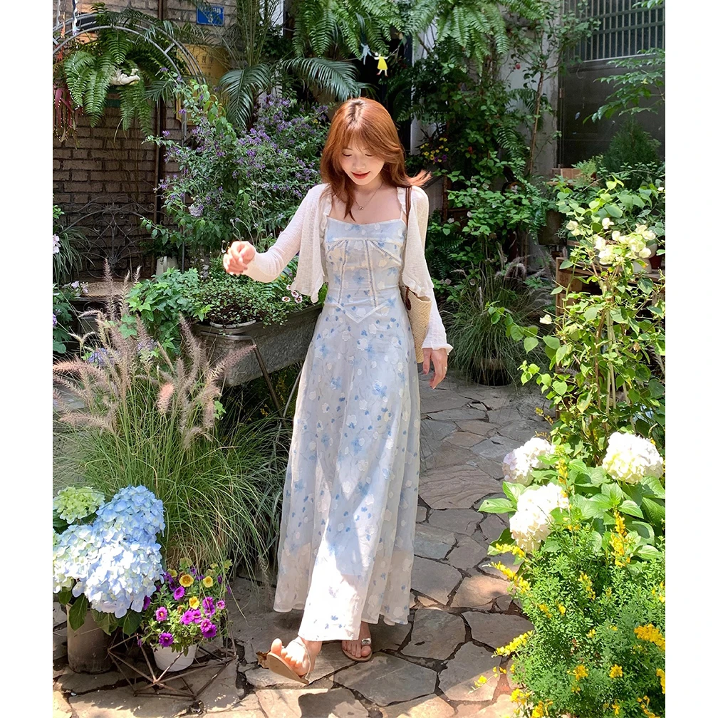 法式蓝色碎花吊带连衣裙女夏季海边度假绝美纯欲气质收腰显瘦长裙