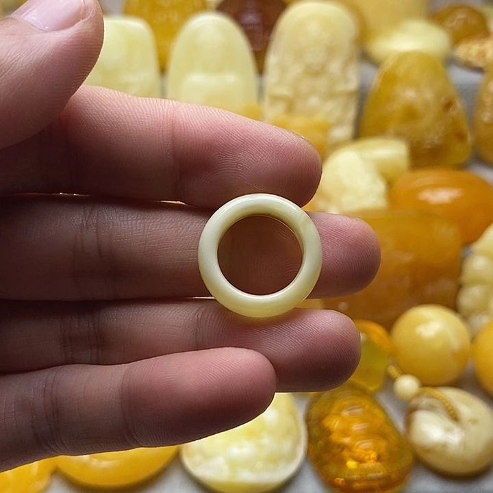 琥珀颈饰未镶嵌琥珀蜜蜡