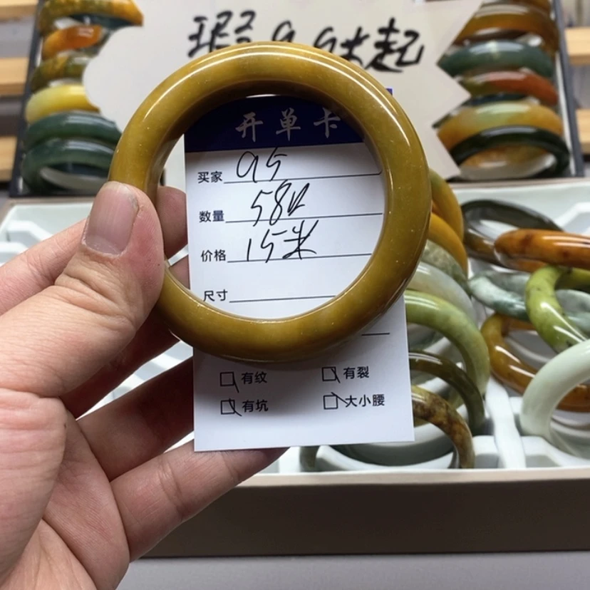 【闪购商品】蛇纹石玉手镯未镶嵌