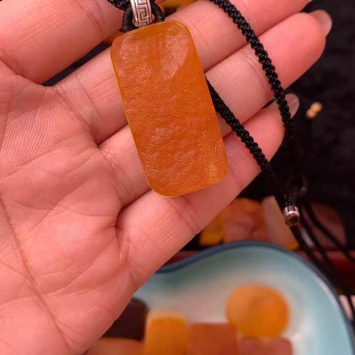 天然原矿切牌吊坠