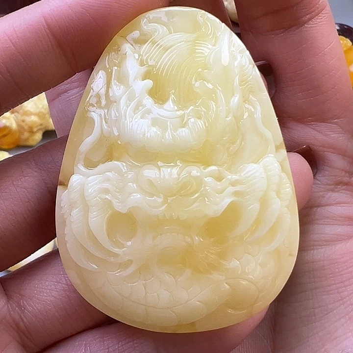 蜜蜡未镶嵌珠宝奇石