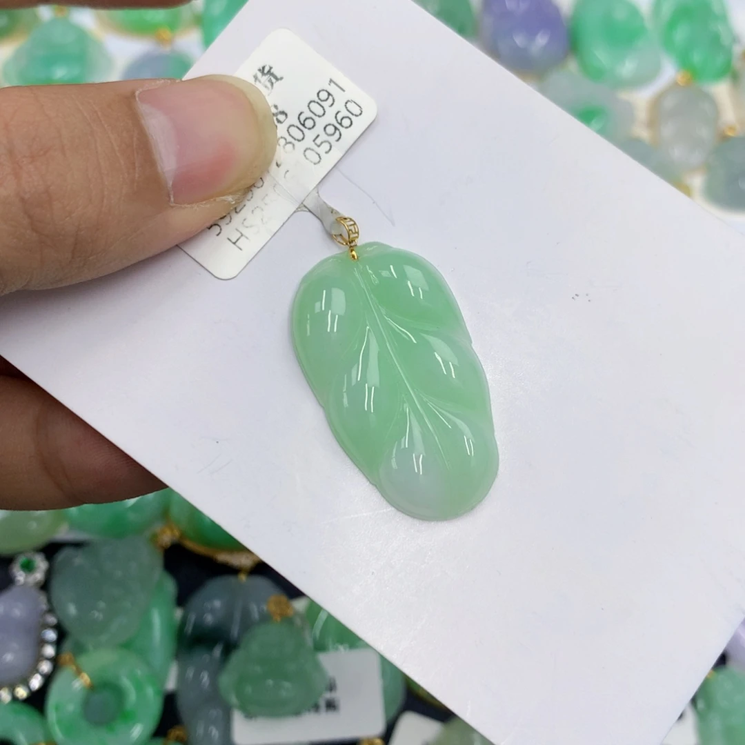颈饰18K金镶嵌翡翠翡翠