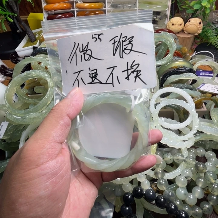 未镶嵌蛇纹石玉手镯蘑***人