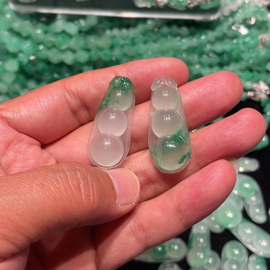 朵***.石英质玉（非洲翠）未镶嵌吊坠(不含链)