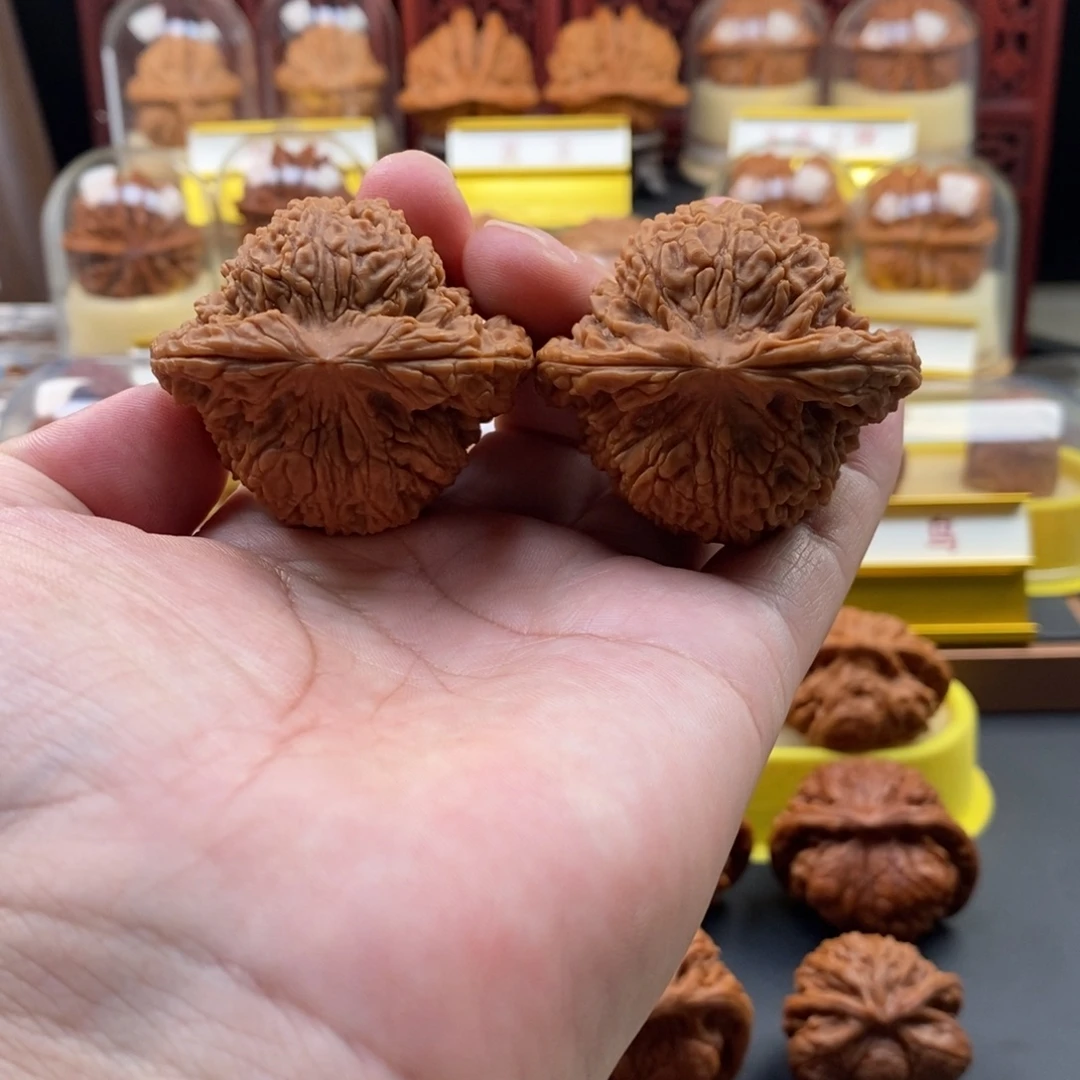 文玩核桃吊坠南疆石，全品，尺寸48
