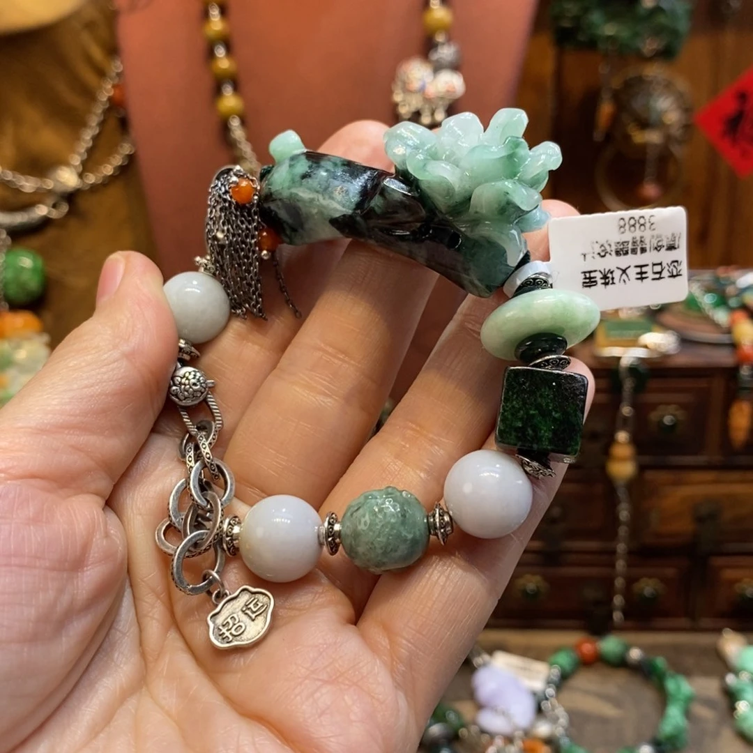 翡翠吊坠(赠链)未镶嵌