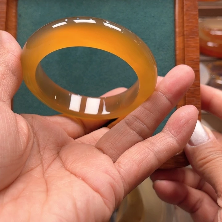 玛瑙/玉髓手镯未镶嵌